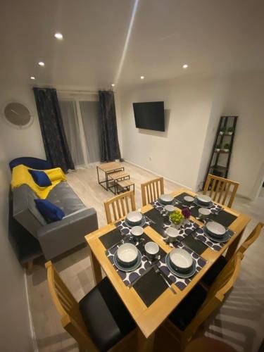 Harlow House | Spacious & cosy home in Harlow, ideal for contractors & relocators