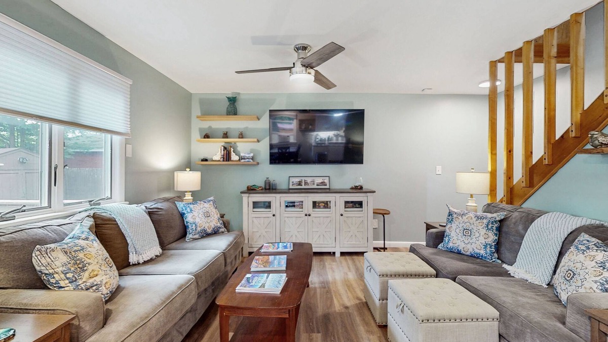 Gloversville Cottage | Spacious cottage with deck, kayaks, private beach - in ADK Park
