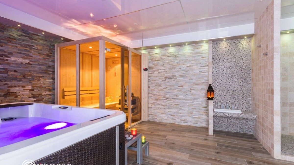 Conteville Cottage | Spacious cottage with spa and swimming pool near Honfleur, Normandy