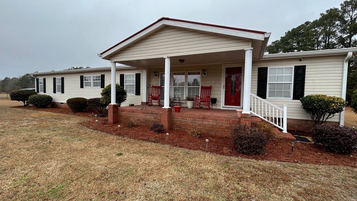 Lydia House | Spacious Cozy 4 BR Home w/Wi-Fi & Free Parking