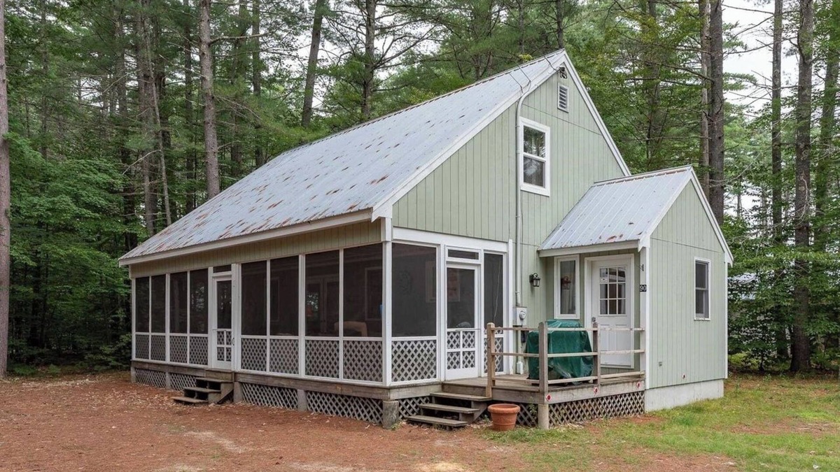 Chocorua House | Spacious Cozy Home, nearby King Pine and Cranmore skiing, and event venues