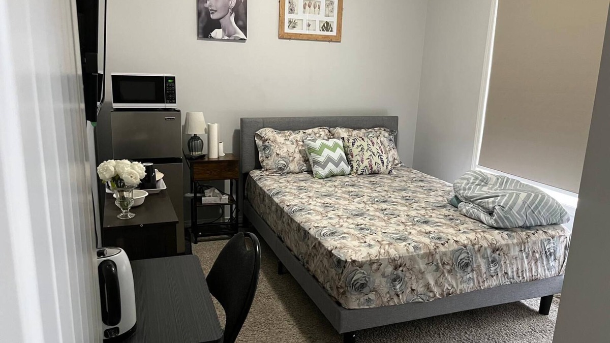 Chestermere Apartment | Spacious & Cozy Private Room in a Family Home with Private Washroom.