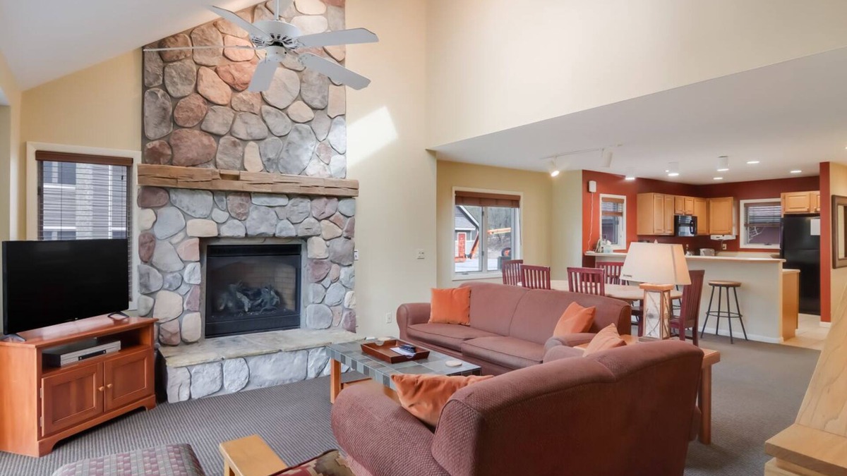 Thompsonville House | Spacious Crystal Mountain Retreat – Golf, Ski & More!