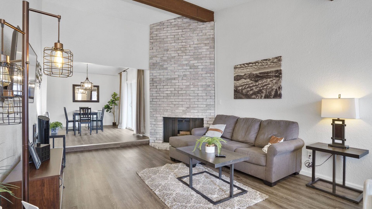 Carmichael House | Spacious Cul-de-Sac Home/Close I-80 & Cal Expo