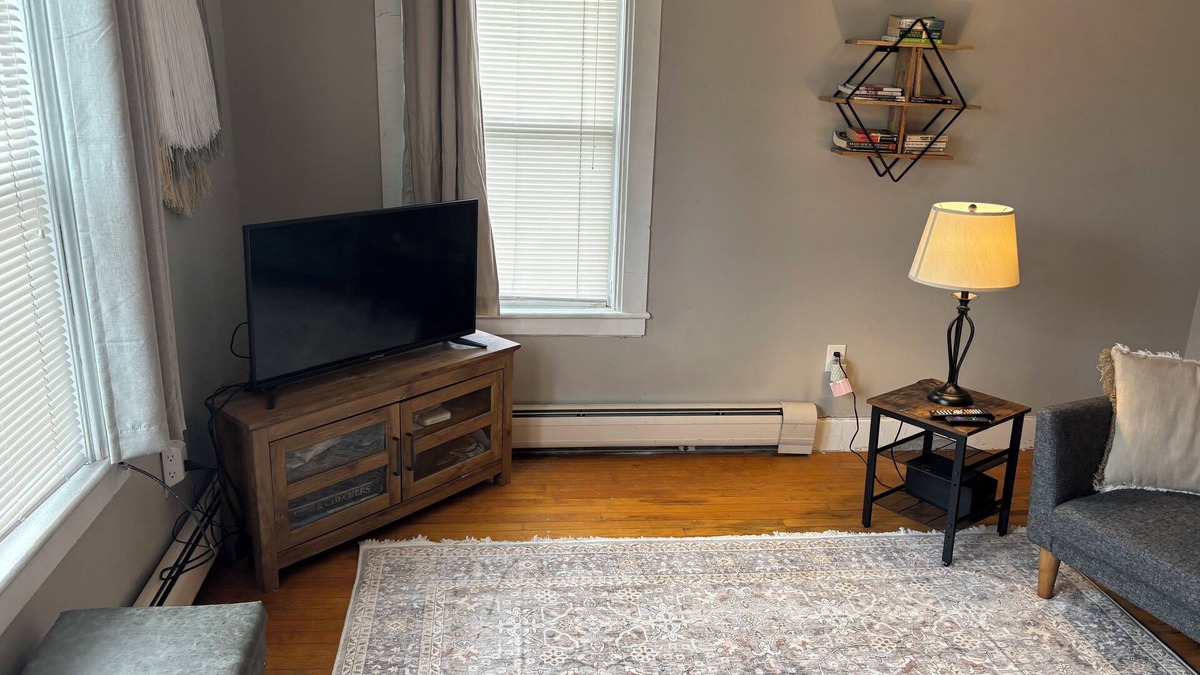 Brattleboro Apartment | Spacious, Cute, & Clean - 1-bedroom apt in gorgeous Brattleboro with WiFi