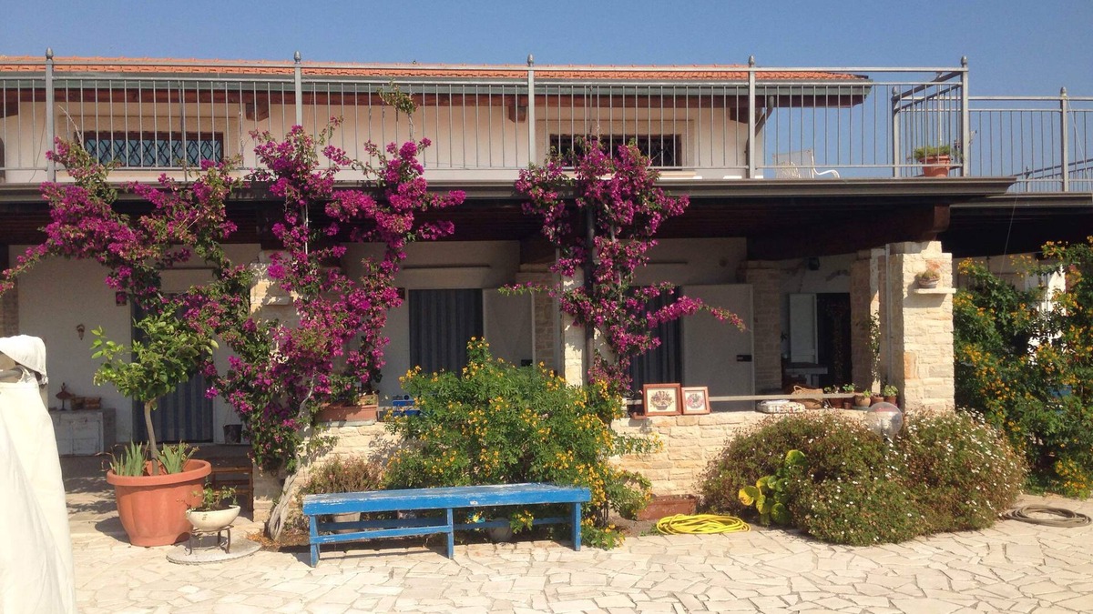 Margherita di Savoia Villa | spacious detached villa with private access to the sea