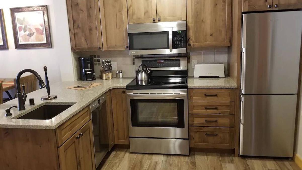Copper Mountain Village Condo | Spacious Deluxe Studio in Center Village, Walk to Lifts, Passage Point 324