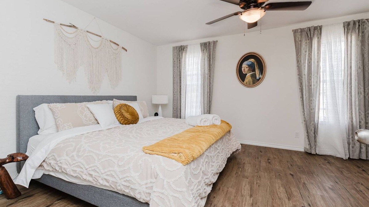 Red Deer House | Spacious double family townhome in Red Deer. 5 minutes walk from BMX park