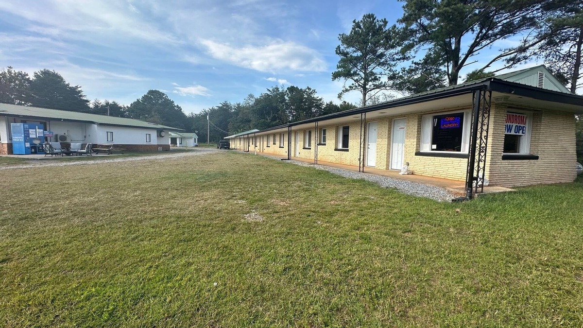 Isabella Apartment | Spacious double sized motel room in Copperhill