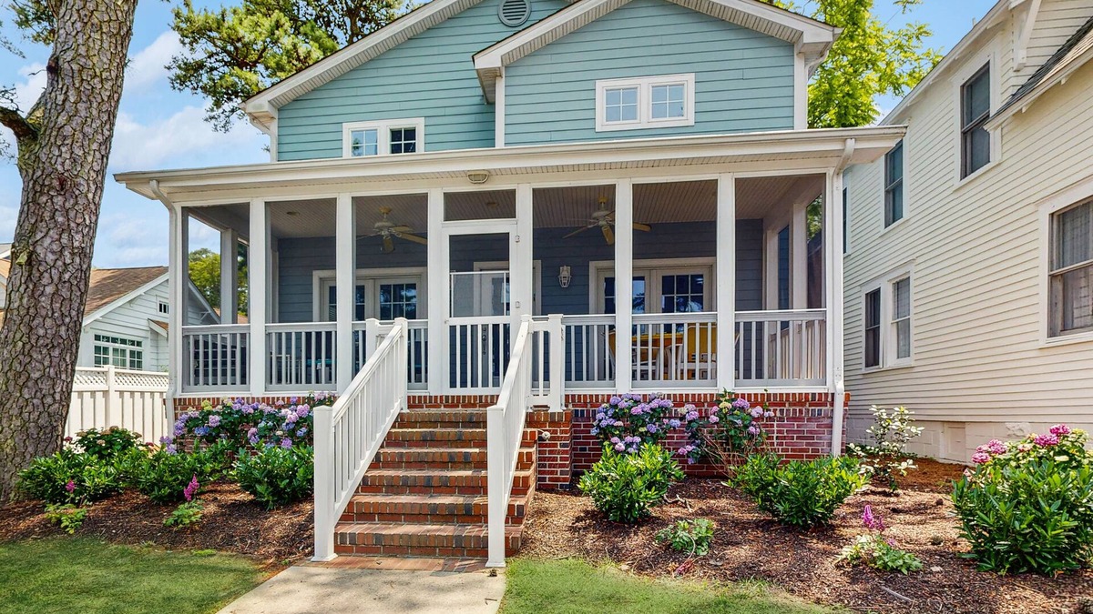 South Rehoboth House | Spacious downtown home with yard, WiFi, AC, washer/dryer - near the beach
