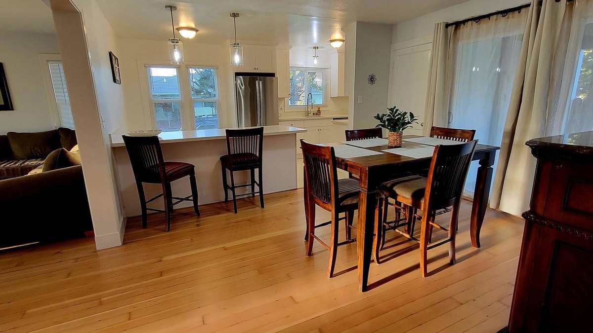 Martinez House | Spacious Downtown Martinez Home -2B/1BA