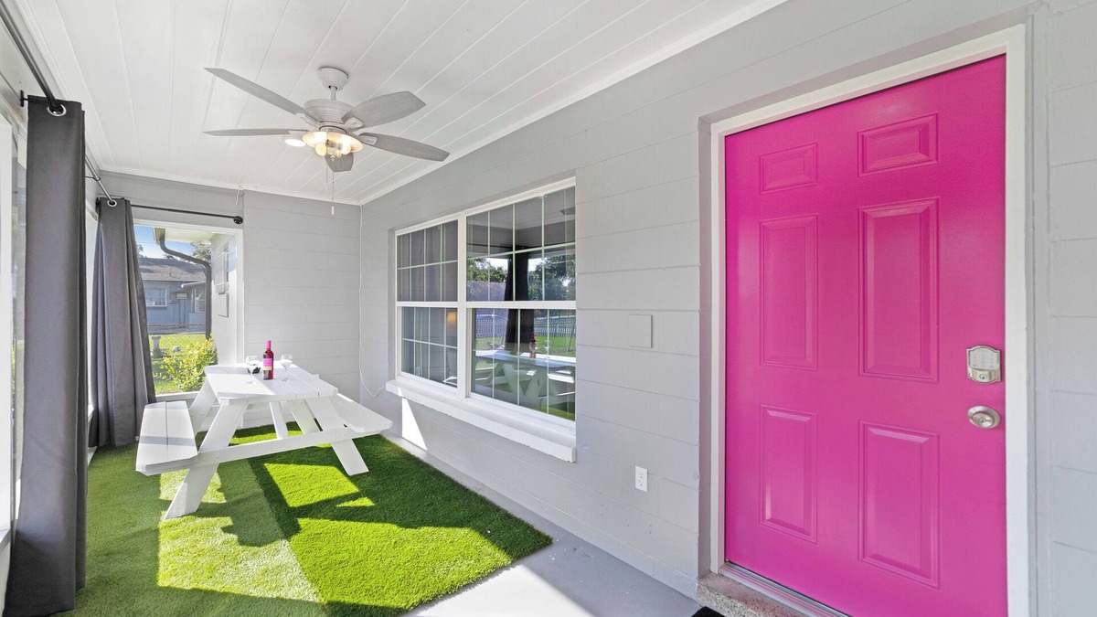 Southwest Orlando House | Spacious Downtown Orlando house centrally located to Orlando tourist attractions