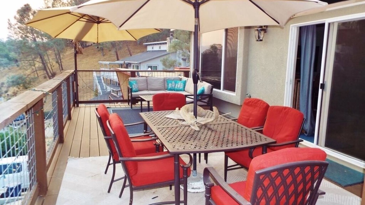 Oak Shores House | Spacious Dragon Lake Villa on Lake Naci in Paso Robles Wine Country w/Internet