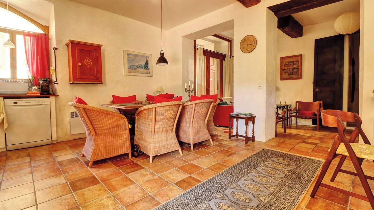 Axat Apartment | Spacious easy access ground floor flat in Axat "guest favourite" on rival site.