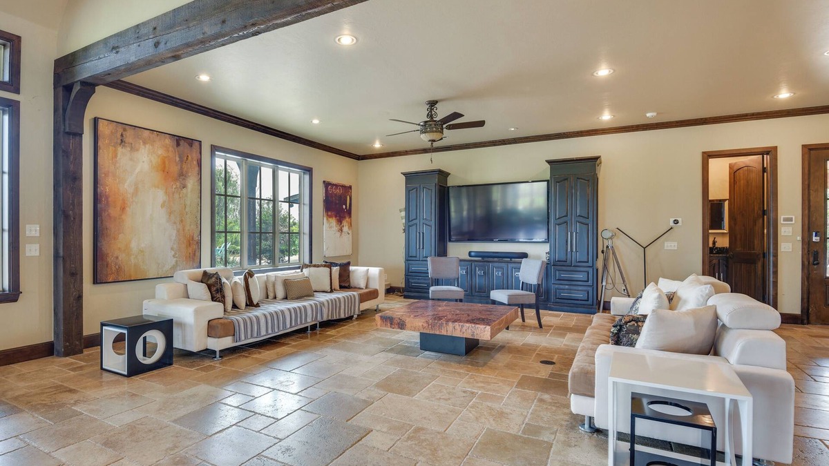 Edmond Apartment | Spacious Edmond Vacation Rental w/Hot Tub!