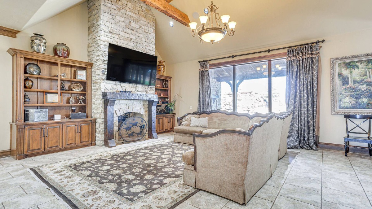 Edmond House | Spacious Edmond Vacation Rental w/Shared Pool!