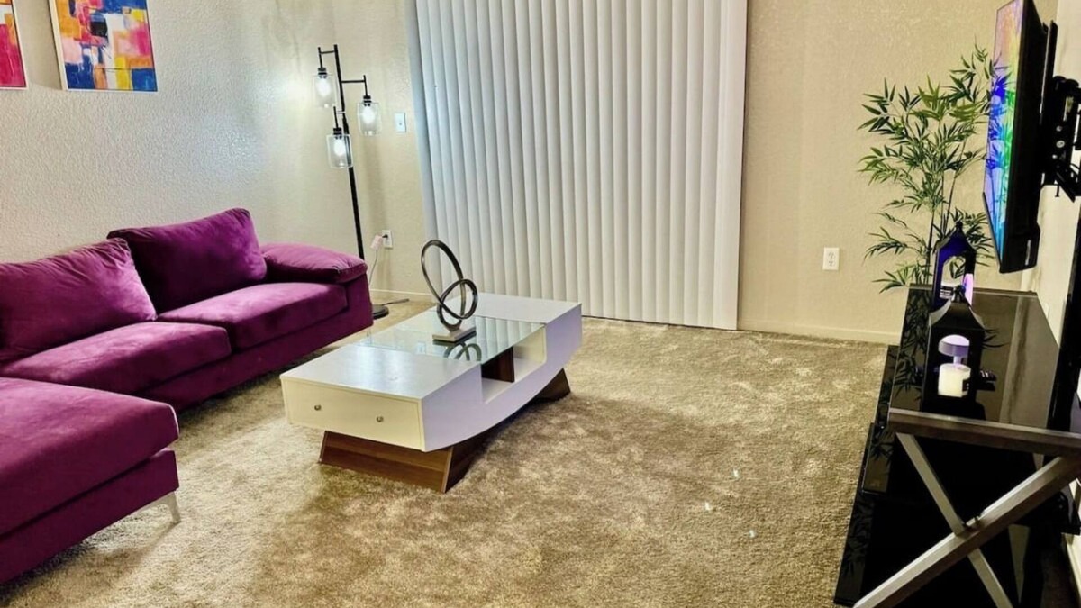 Elk Grove Apartment | Spacious & Elegant 3BR - Pet-Friendly - Elk Grove