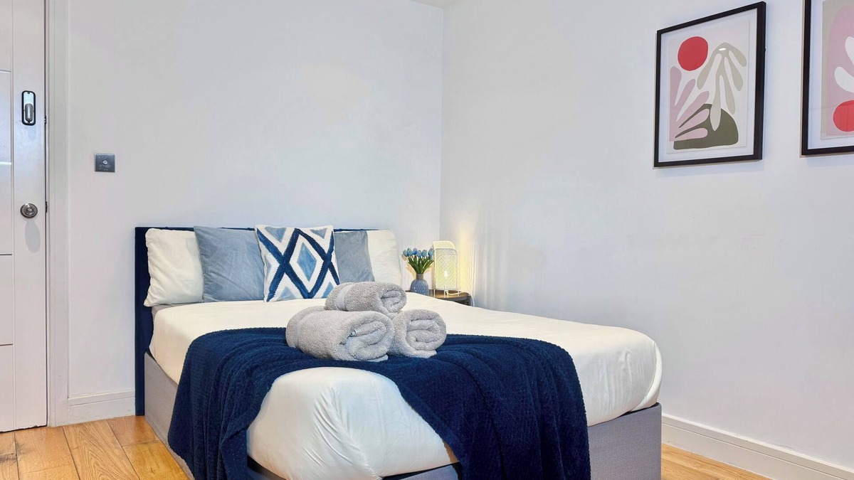 Barnhill Apartment | Spacious En-suite 30min to Central London