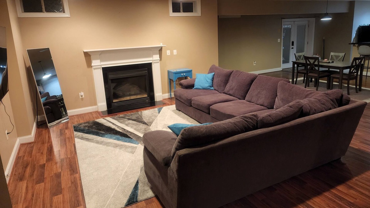Falmouth House | SPACIOUS, Entire 3-Bedroom Basement Apartment, Full Amenities