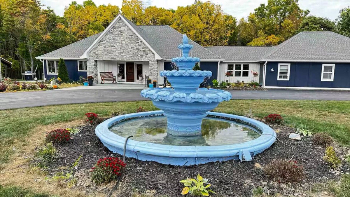 Crawfordsville House | Spacious Estate 5-bedroom Acres of Serenity
