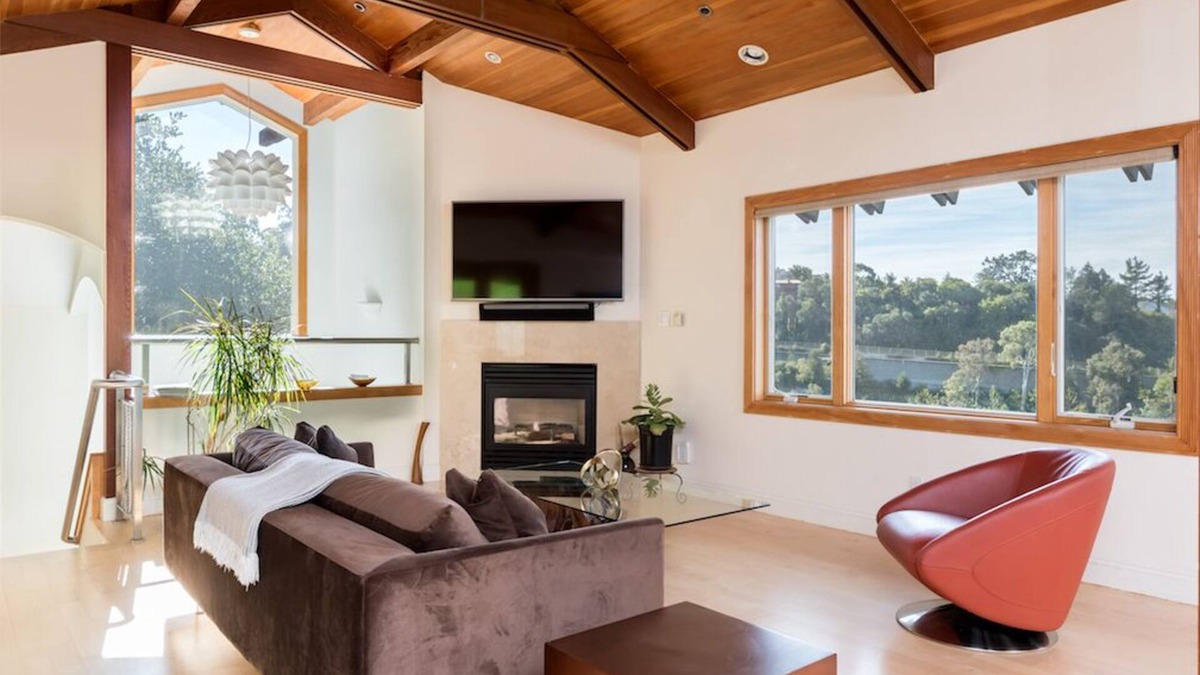 Claremont Apartment | SPACIOUS & EXCLUSIVE HOME
