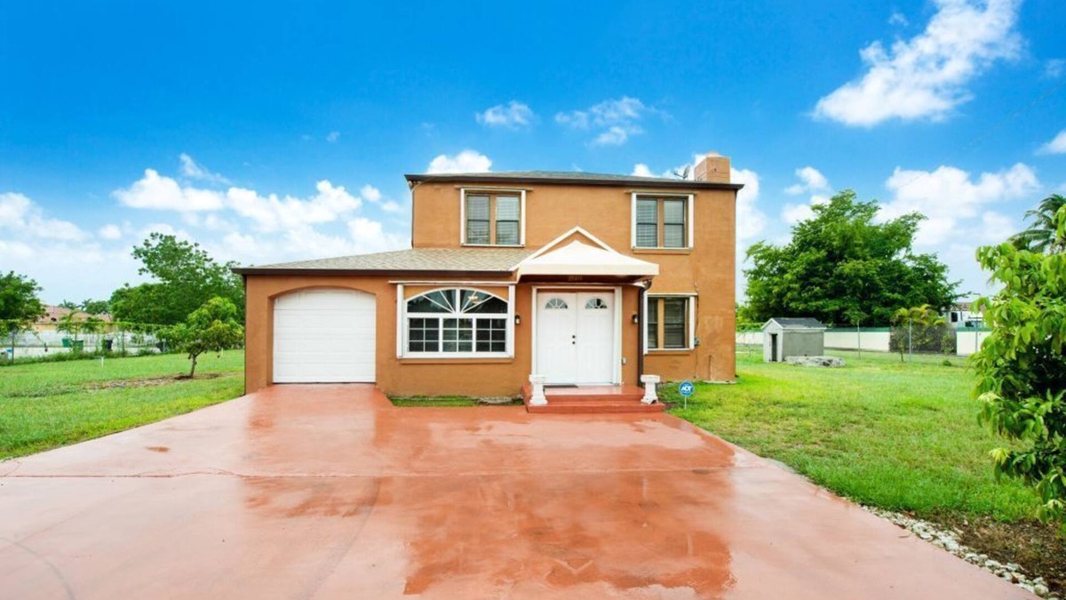 Princeton House | Spacious & Expansive Miami Home With Free Parking