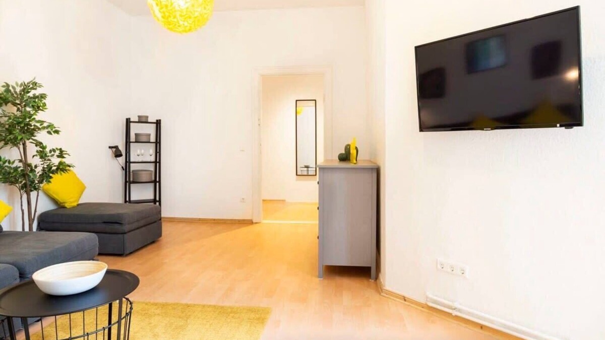 Gleimviertel Apartment | Spacious Family Apartment at Mauerpark plus SelfCheckIn