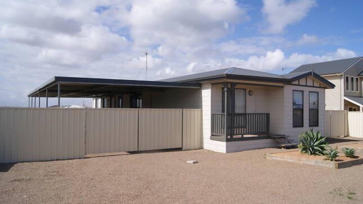 North Beach House | Spacious Family Escape - Only steps away from North Beach