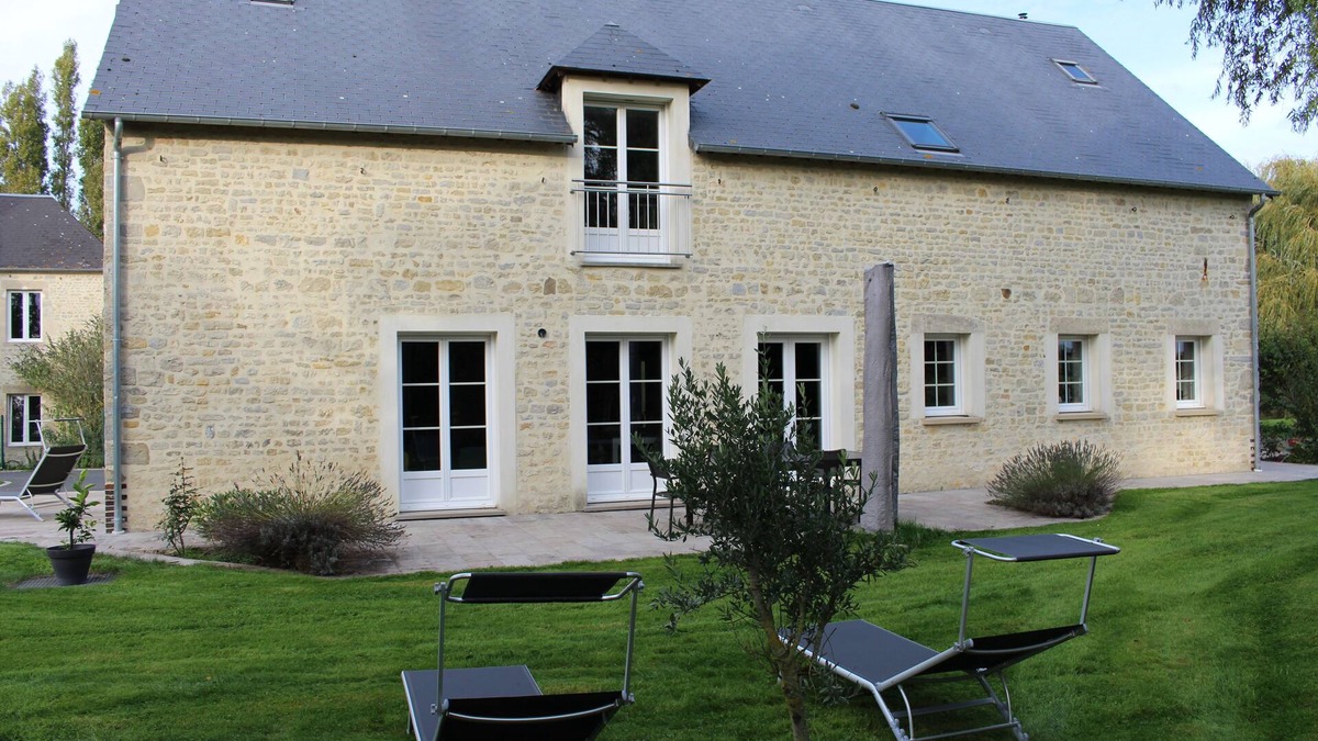 Mosles House | Spacious family home 10 minutes from Bayeux and Omaha
