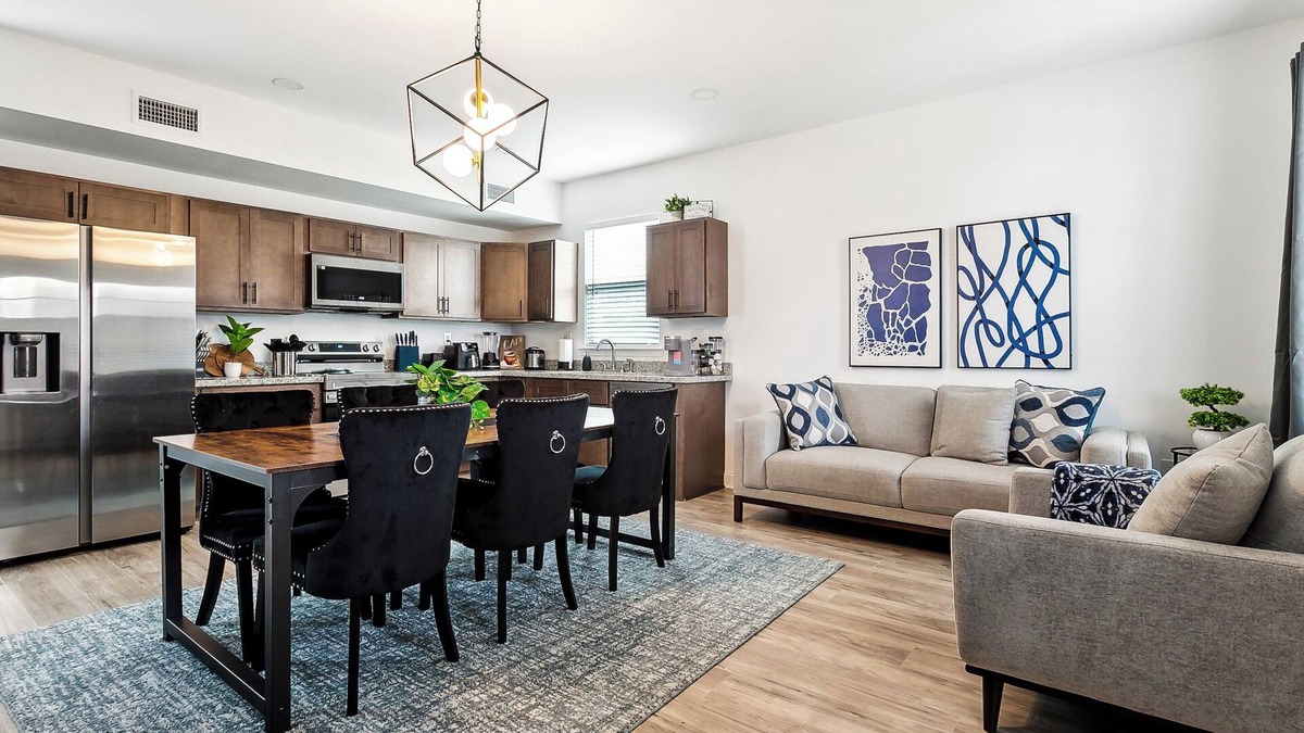 Florida Area Apartment | Spacious Family-Friendly 5BR Modern Retreat Near French Quarter