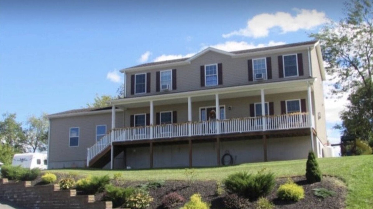 Bellefonte House | Spacious Family Friendly PSU Alumni Home