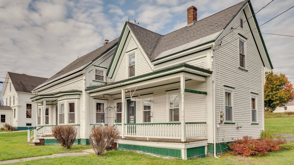 Pittsburg House | Spacious, family friendly 5-bedroom home in Pittsburg village with trail access.