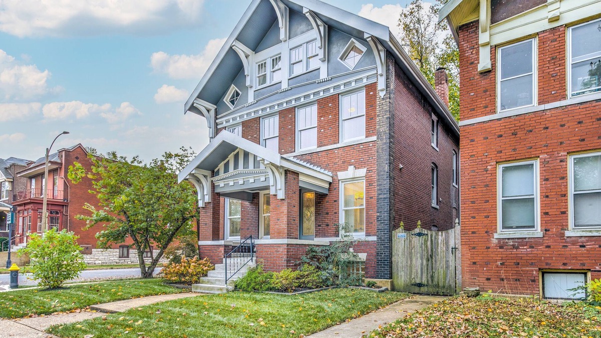 Tower Grove South House | Spacious Family & Friends House Across From Tower Grove Park