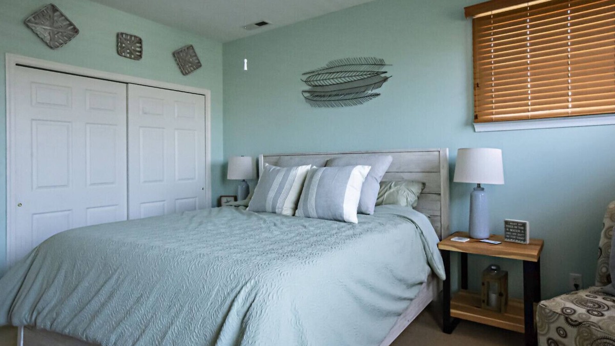 The Commons House | Spacious Family & Golf Retreat at Bayside