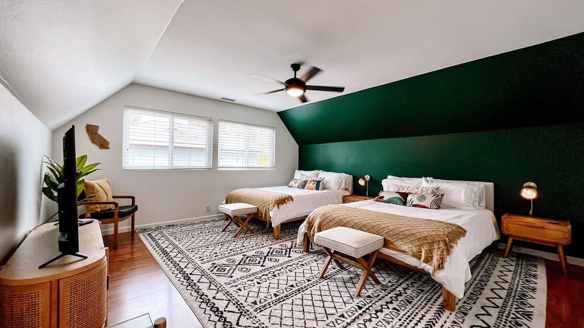 Tustin House | SPACIOUS FAMILY HOME - BEACH, DISNEYLAND, AIRPORT IN MINS!