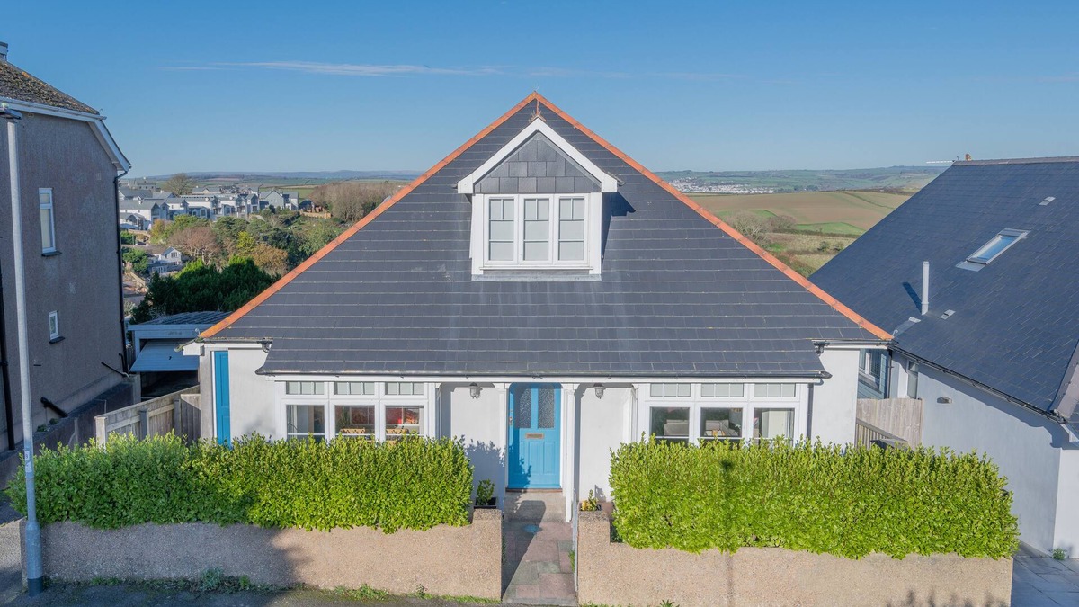 Salcombe House | Spacious family home close to all Salcombe's amenities