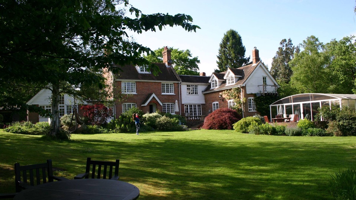 Abbess Roding House | Spacious Family Home in Beautiful and Tranquil Setting With Pool and