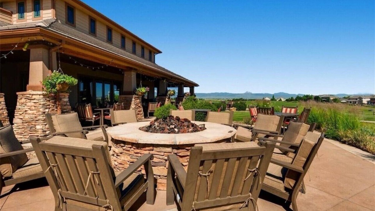 Vista Ridge House | Spacious Family Home near Golf and walking paths. 6 months and more rentals only