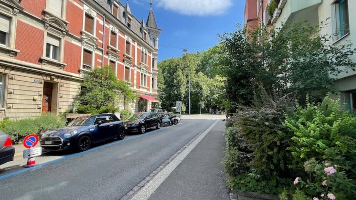 Breite Apartment | Spacious family home & private garden, 150m to Rhine, 8min tram to city center.