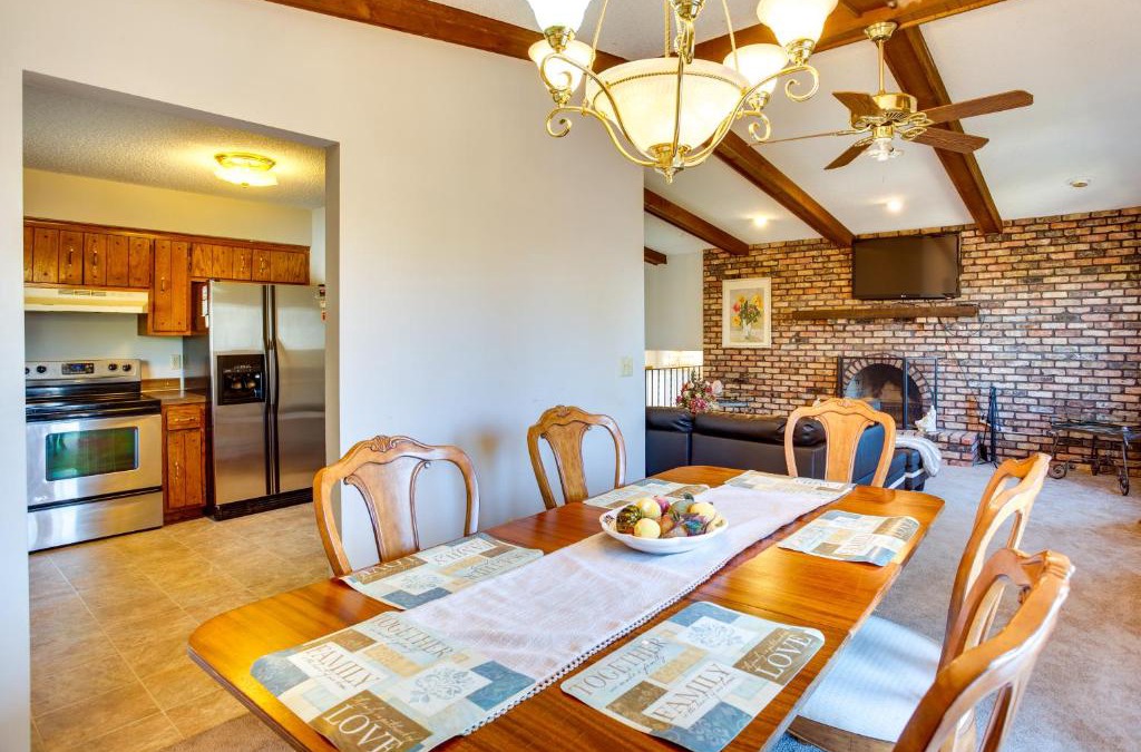 Brooklyn Park House | Spacious Family Home 11 Mi to Dtwn Minneapolis!