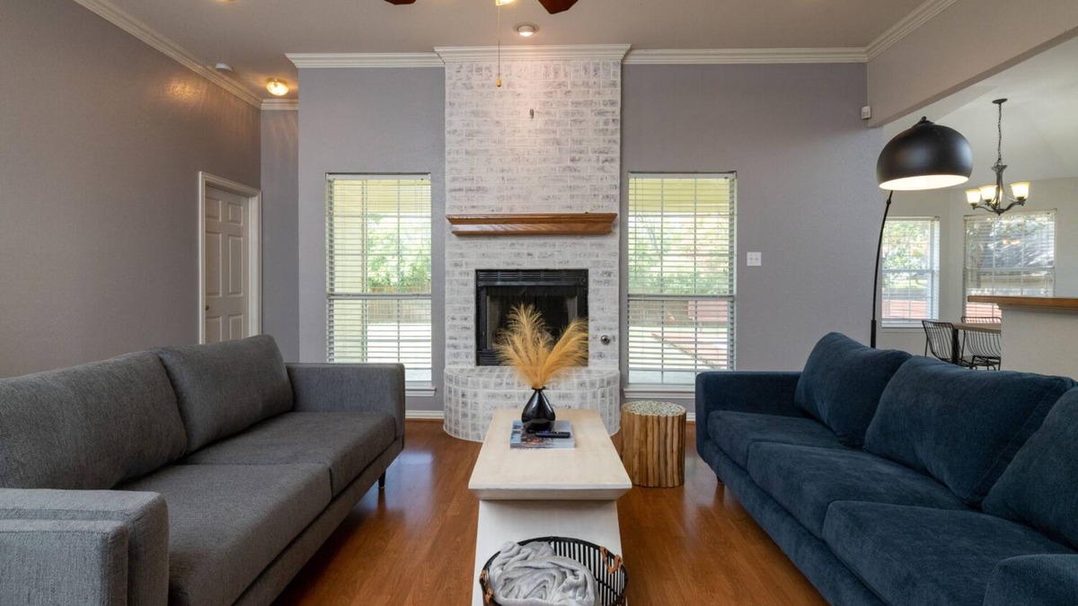 Denton House | Spacious Family Home with Yard in Walkable Area