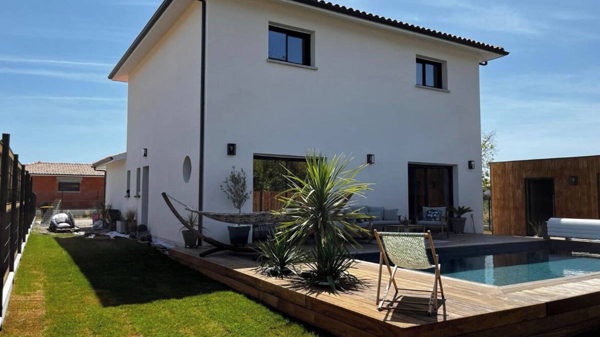 Mios House | Spacious family home with swimming pool