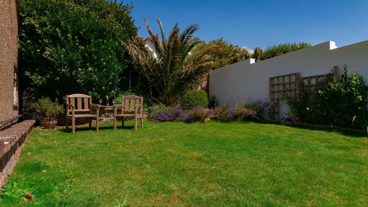 Rottingdean House | Spacious family house with panoramic sea views - short walk to the beach.