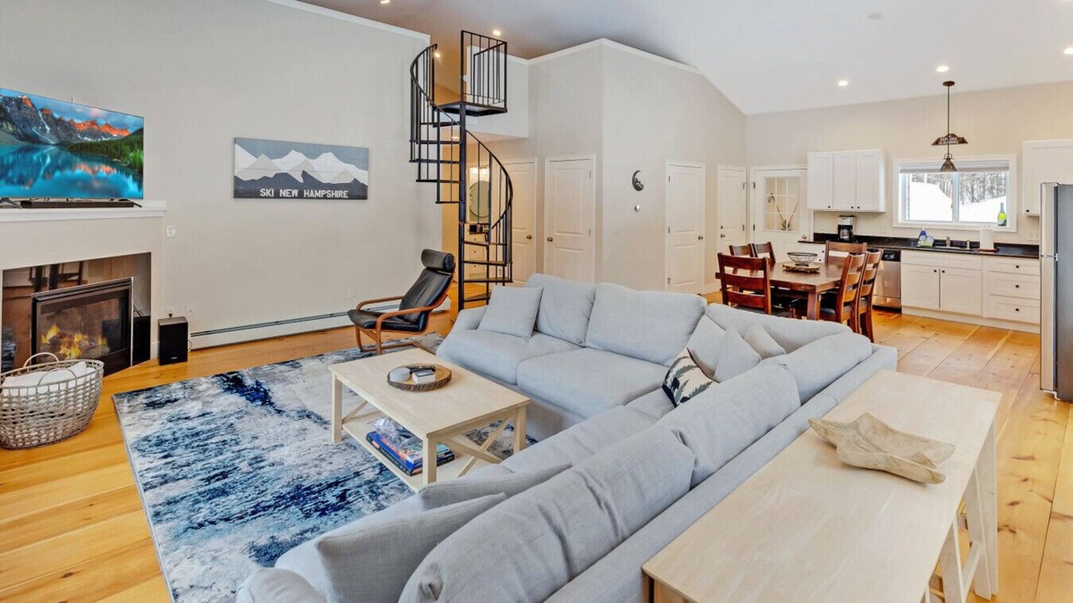 Thornton Apartment | Spacious Family House in the White Mountains! 2 Fireplaces!