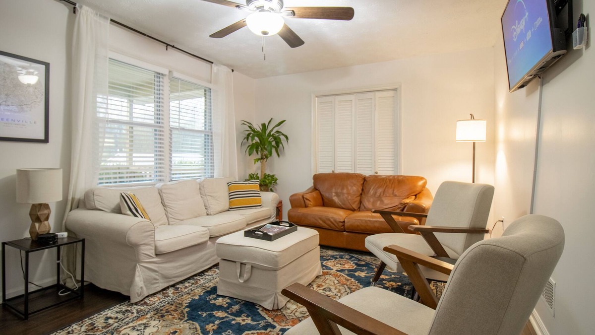 Taylors House | Spacious Family Paradise with Arcade Fun & Firepit