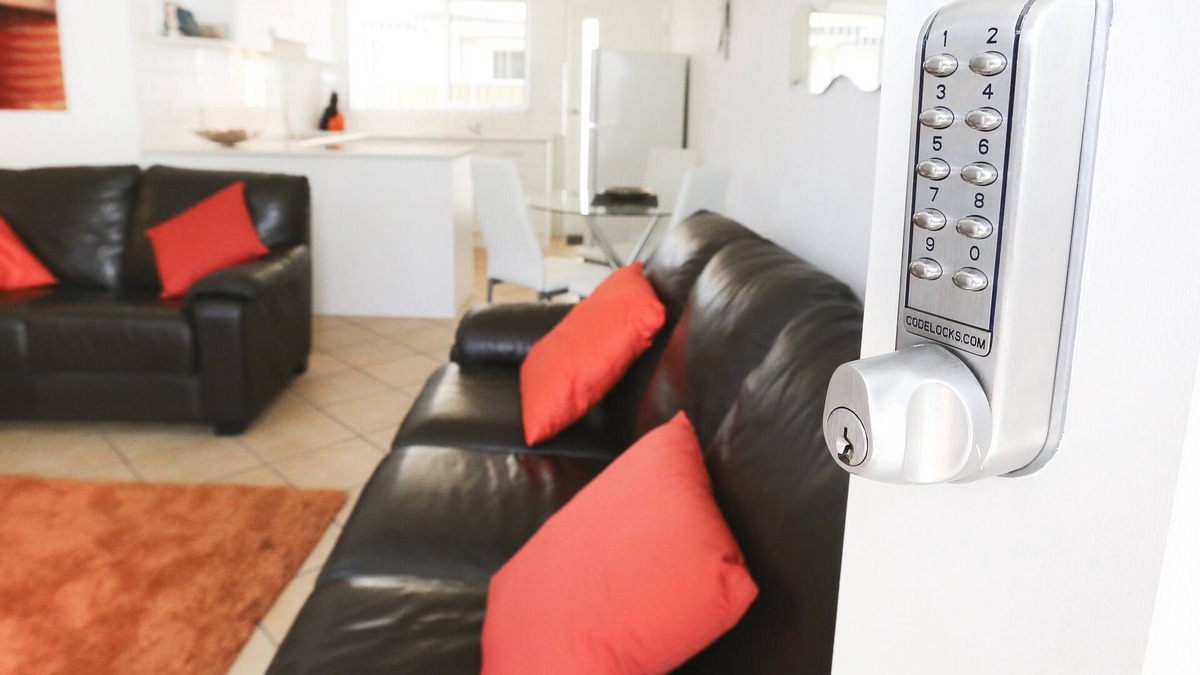 Mildura Central Business District Apartment | Spacious, family & pet friendly, Lovely Courtyard, Central Location, Free Wi Fi