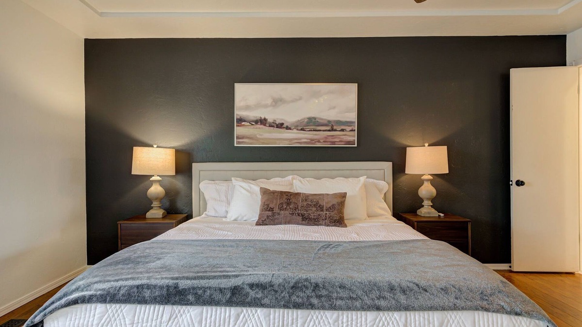 Edmond House | Spacious Family Retreat in Edmond