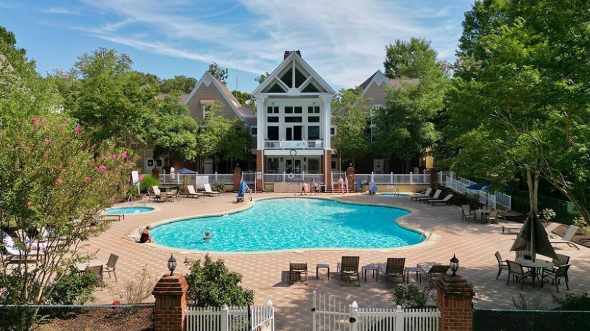 Lackey House | Spacious Family Size 4BR Williamsburg Estate – Sleeps Up to 14!