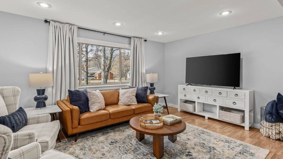 Siloam Springs House | Spacious Family Haven - Walk to Downtown & JBU