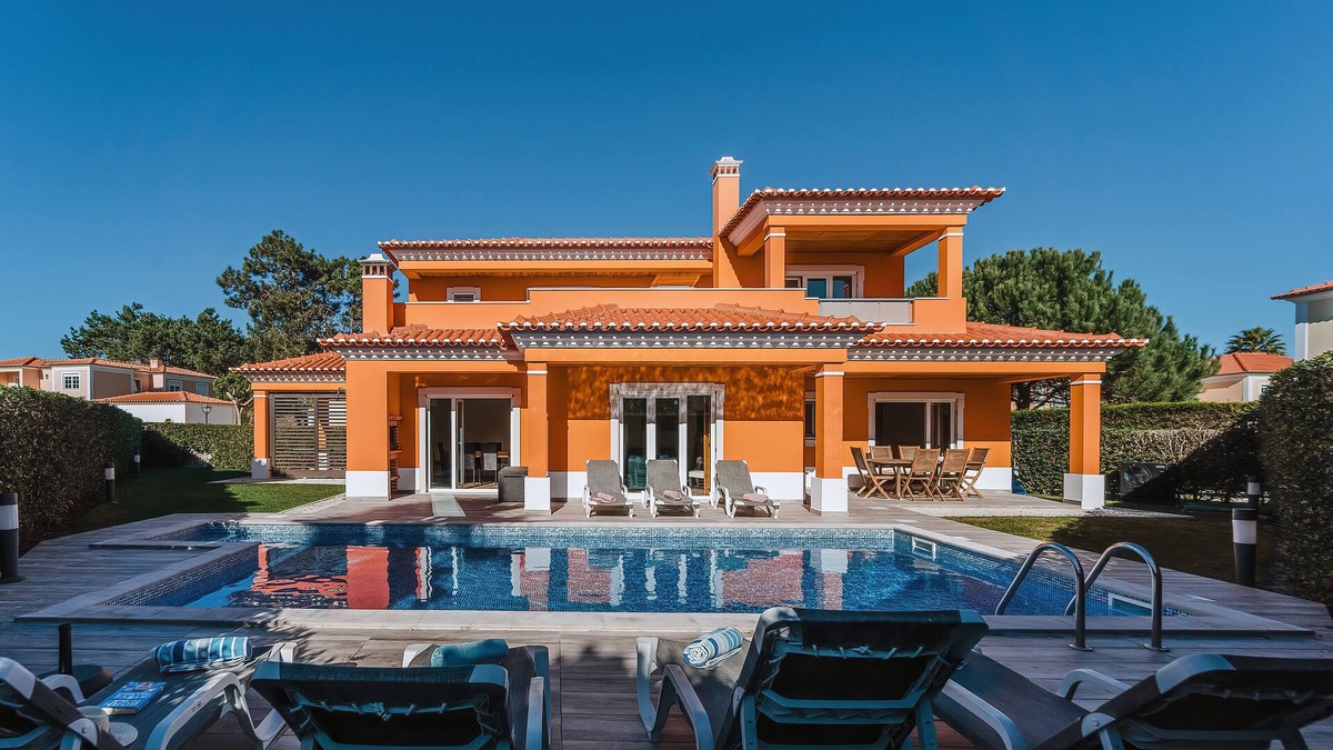 Obidos Villa | Spacious family Villa with private pool on beach resort